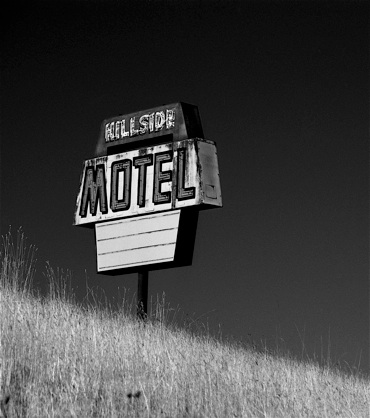 Hillside Motel, Mount Vernon, Wash., old motel sign, Nikon F5, Fujifilm Neopan 100 Acros