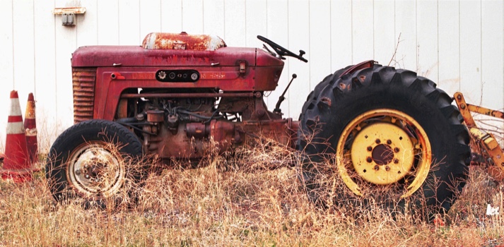 Tractor in Wenatchee Valley, East Wenatchee, East Wenatchee WA, Wenatchee WA, farm tractor, Kodak Ektar 100, Jeff King Photography, Mamiya 645 Pro