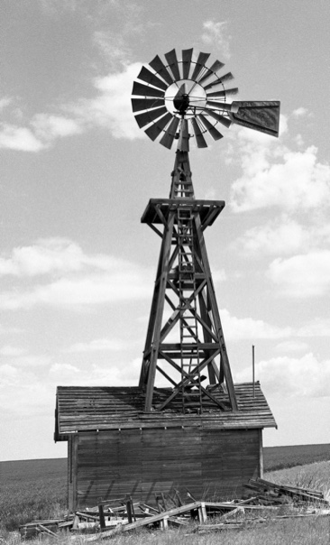 Waterville Plateau, Farm Windmill on Waterville Plateau, Wheat Farm on Waterville Plateau, Waterville WA, Waterville Wash., Douglas WA, Douglas Wash., Kodak T-Max 400, Jeff King Photography, Mamiya 645 Pro