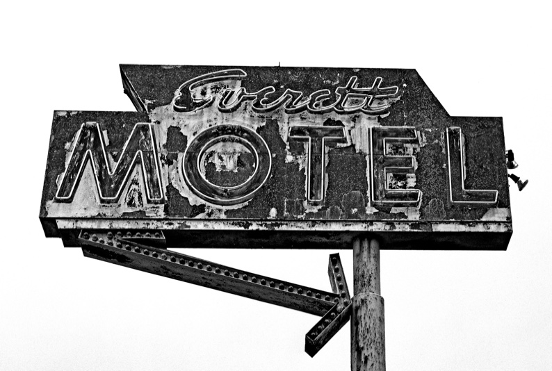 Everett Motel, CBS series remake of The Fugitive, peeling motel sign, abandoned motel sign, Kodak T-Max 400, Mamiya 645 Pro, Jeff King Photography