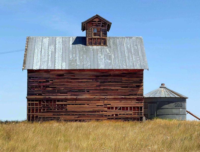 Waterville Plateau, retired barn on the Waterville Plateau, old Waterville Plateau barn, Waterville Plateau wheat farm, Waterville Plateau wheat farm, Jeff King Photography, iPhone 16 Pro