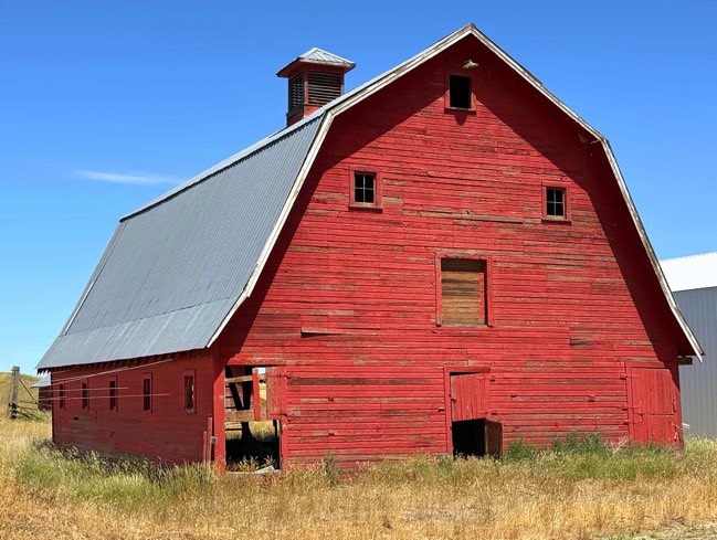 Waterville Plateau barn, Waterville Plateau red barn, Abandoned barn on the Waterville Plateau, Jeff King Photography, iPhone 16 Pro